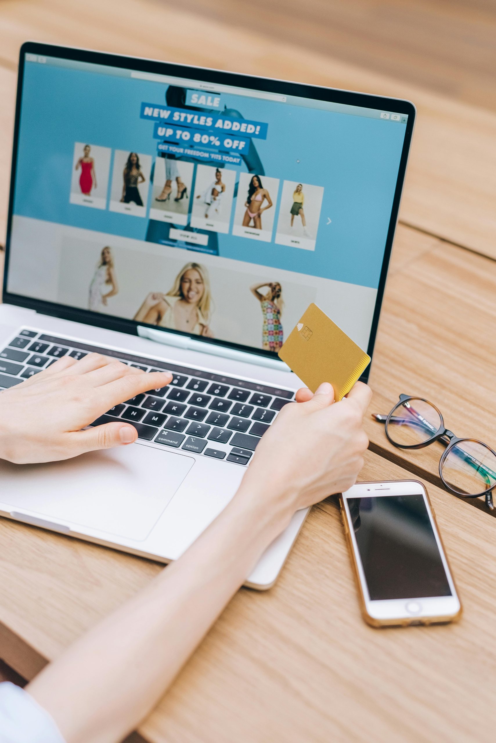 Digital Dawn - Women purchasing on laptop